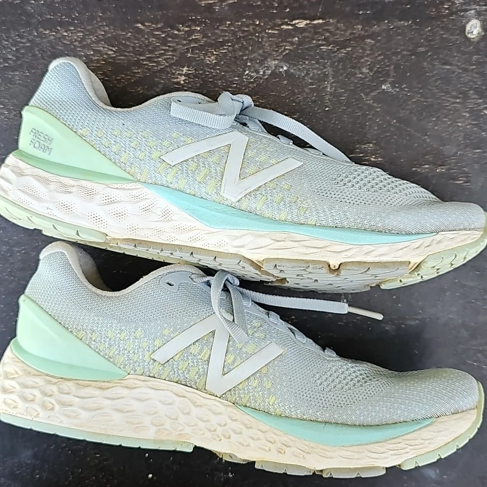 New Balance Women's Light Gray and Mint Athletic Shoes Sz 8 - Picture 4 of 10